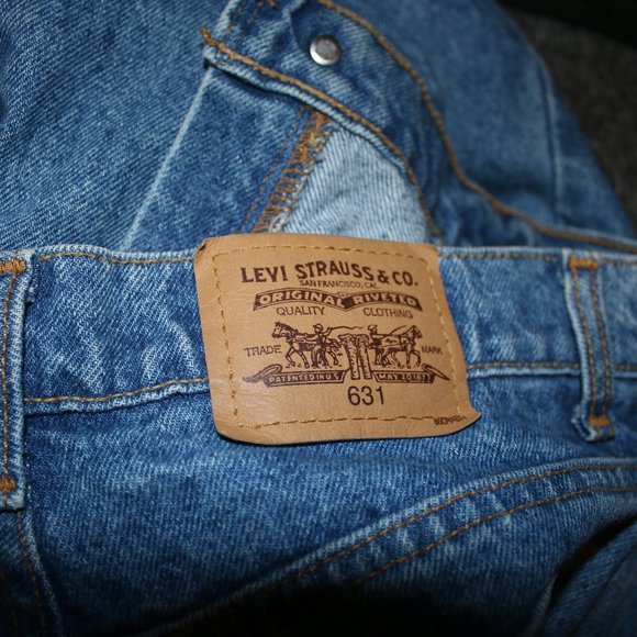 Medium wash indigo blue tapered Levis's 631 high-waisted mom Jeans - Picture 2 of 6